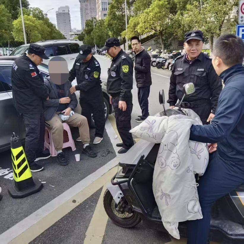 暖心瞬间！赣县区政中心路人晕倒，燕兴保安迅速救助转危为安